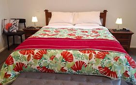 Studio On Hugoway, Papamoa Beach, Spring Special